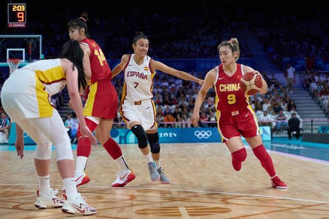 欧冠比赛战术分析：尤文图斯防守策略,（欧冠战术解读：尤文图斯的防守之道）