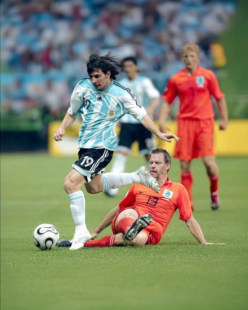 剑南春｜球你来辩：欧冠焦点战再燃！曼城客战皇马能否报上赛季之仇？（剑南春｜球你来辩：欧冠战火再起！曼城客赴伯纳乌能否雪耻复仇？）